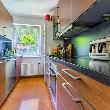 3-room In Mittelfeld Near Trade Fair - Messe Appartement